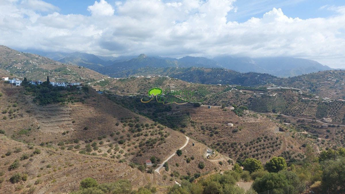 3 bedroom Finca/Country House for sale in Torrox with pool garage - € 549,000 (Ref: 10067171)