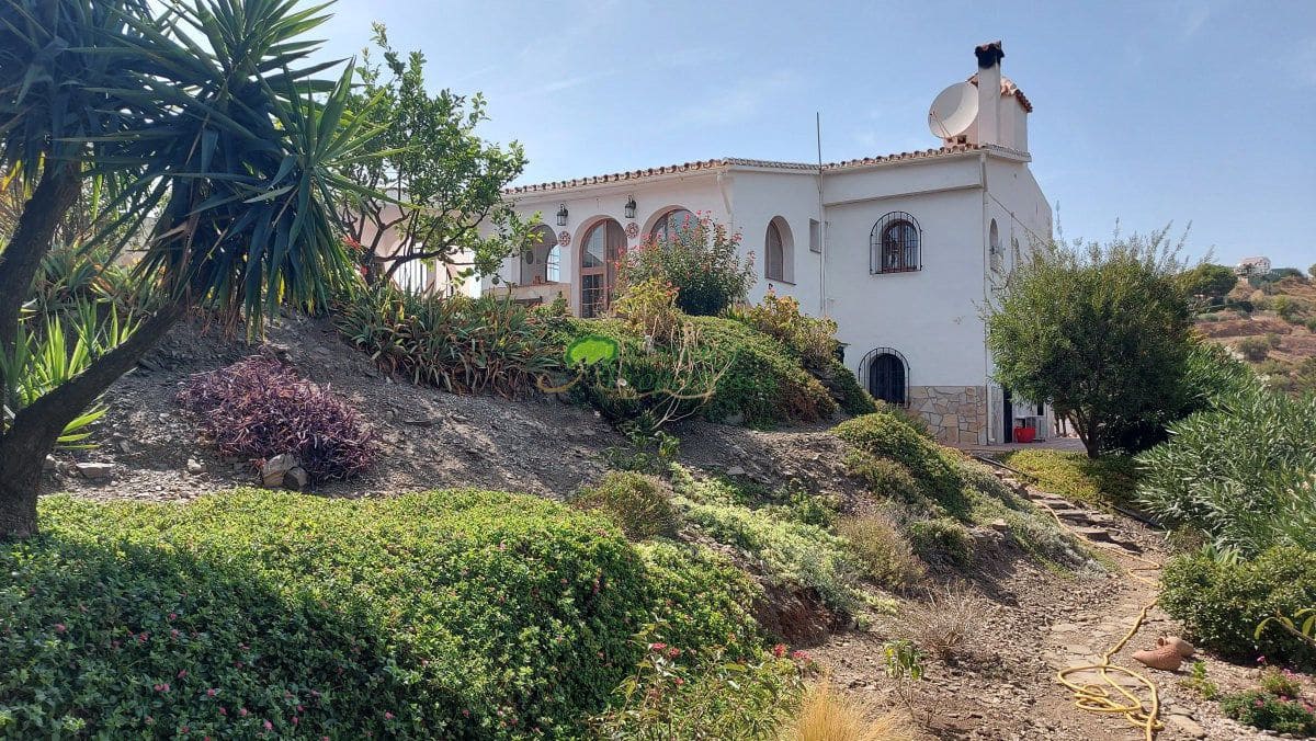 3 bedroom Finca/Country House for sale in Torrox with pool garage - € 549,000 (Ref: 10067171)