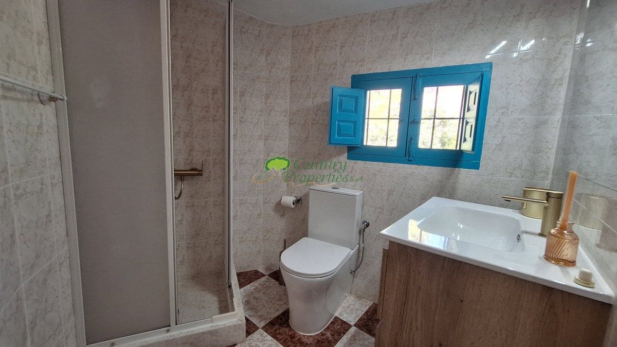 5 sypialnia Finka/Dom wiejski na sprzedaż w Canillas de Albaida z basenem garażem - 395 000 € (Ref: 10085573)