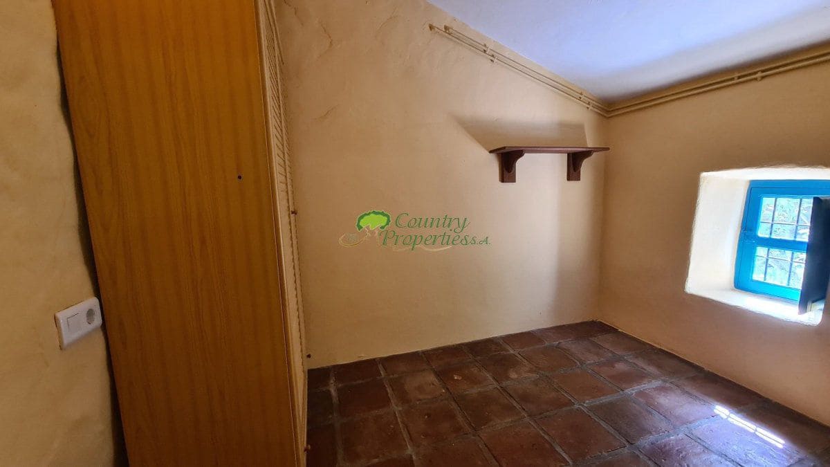 5 sypialnia Finka/Dom wiejski na sprzedaż w Canillas de Albaida z basenem garażem - 395 000 € (Ref: 10085573)