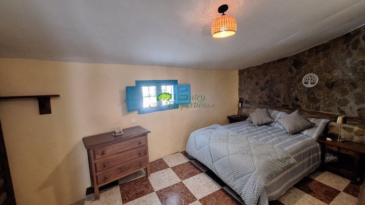 5 sypialnia Finka/Dom wiejski na sprzedaż w Canillas de Albaida z basenem garażem - 395 000 € (Ref: 10085573)