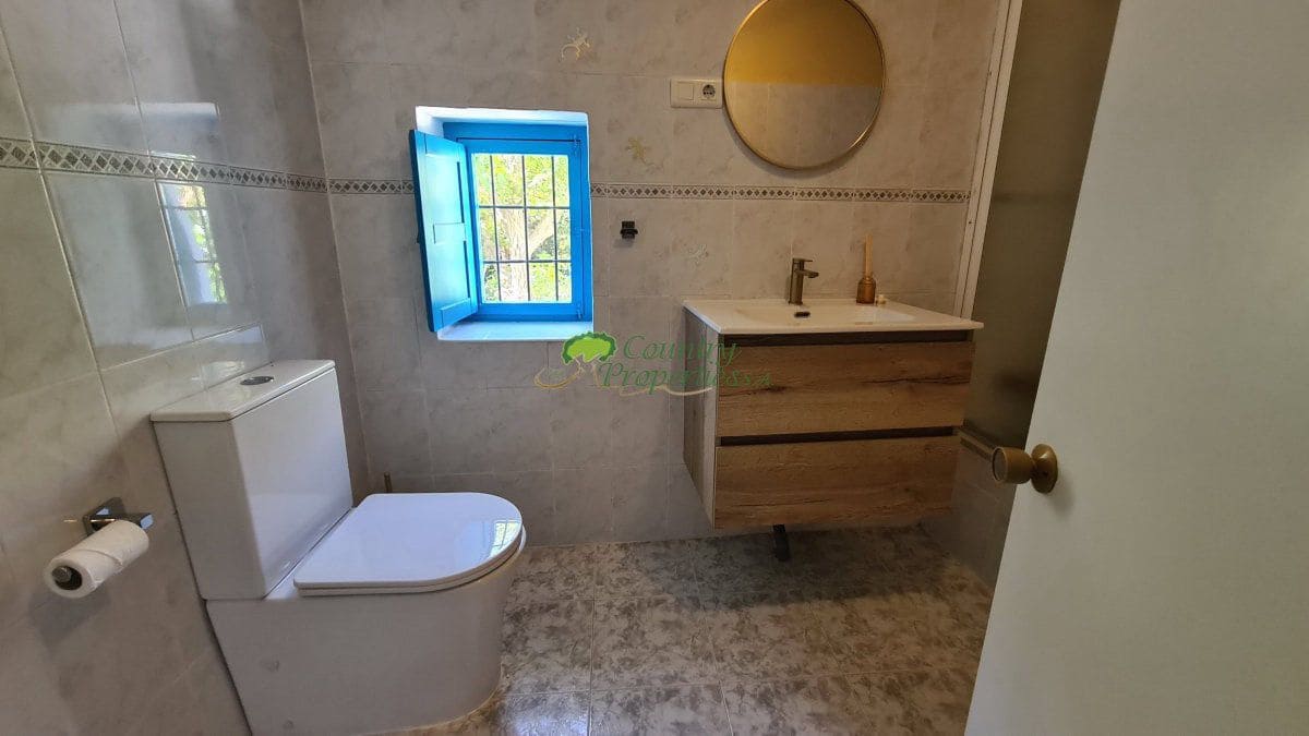 5 sypialnia Finka/Dom wiejski na sprzedaż w Canillas de Albaida z basenem garażem - 395 000 € (Ref: 10085573)
