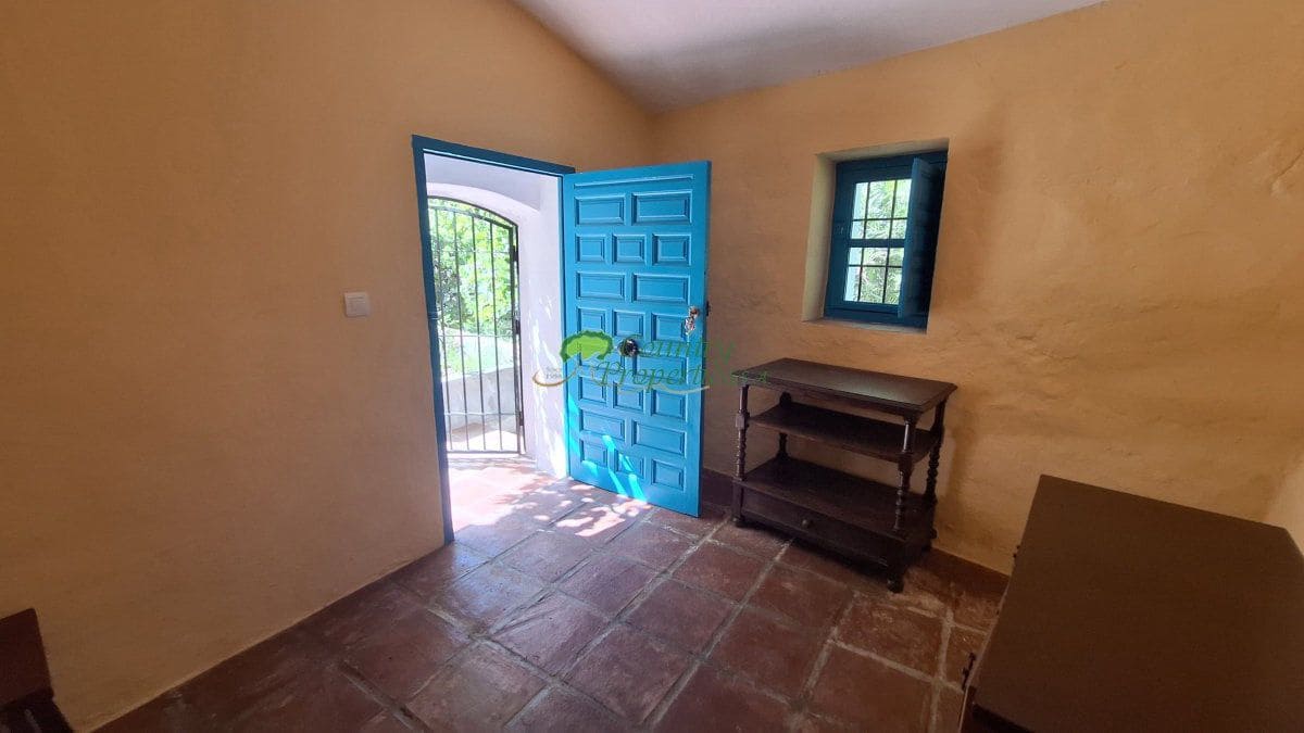 5 sypialnia Finka/Dom wiejski na sprzedaż w Canillas de Albaida z basenem garażem - 395 000 € (Ref: 10085573)