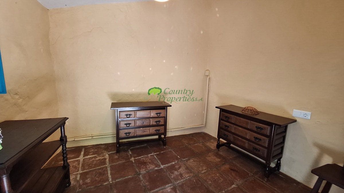 5 sypialnia Finka/Dom wiejski na sprzedaż w Canillas de Albaida z basenem garażem - 395 000 € (Ref: 10085573)