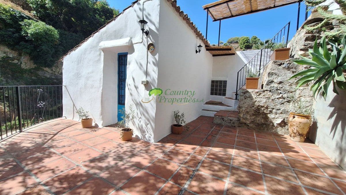 5 sypialnia Finka/Dom wiejski na sprzedaż w Canillas de Albaida z basenem garażem - 395 000 € (Ref: 10085573)