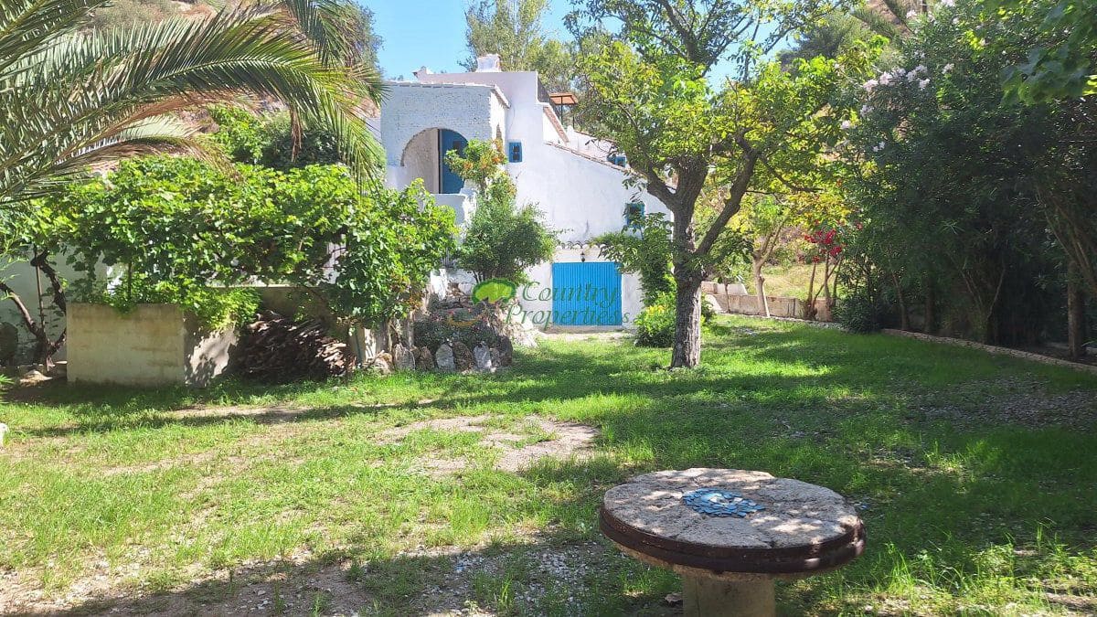5 sypialnia Finka/Dom wiejski na sprzedaż w Canillas de Albaida z basenem garażem - 395 000 € (Ref: 10085573)