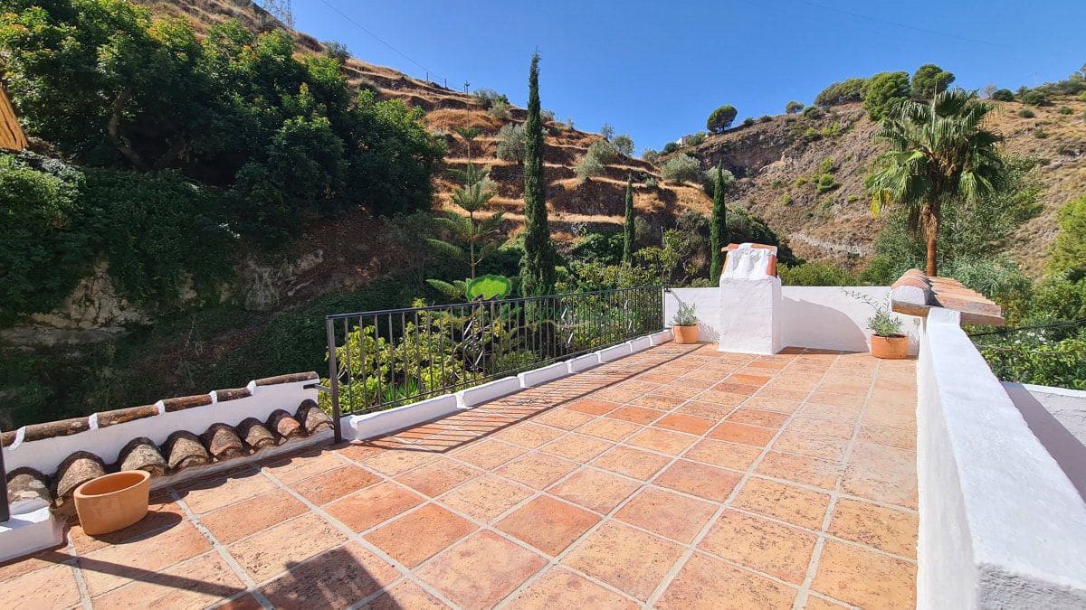 5 sypialnia Finka/Dom wiejski na sprzedaż w Canillas de Albaida z basenem garażem - 395 000 € (Ref: 10085573)