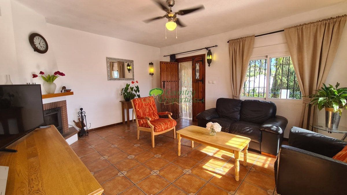 4 makuuhuone Maalaistalo myytävänä paikassa Canillas de Albaida mukana uima-altaan - 449 000 € (Ref: 10123521)
