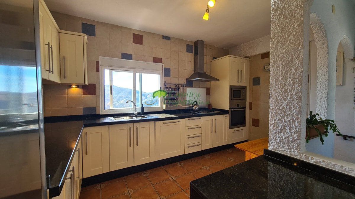 4 makuuhuone Maalaistalo myytävänä paikassa Canillas de Albaida mukana uima-altaan - 449 000 € (Ref: 10123521)