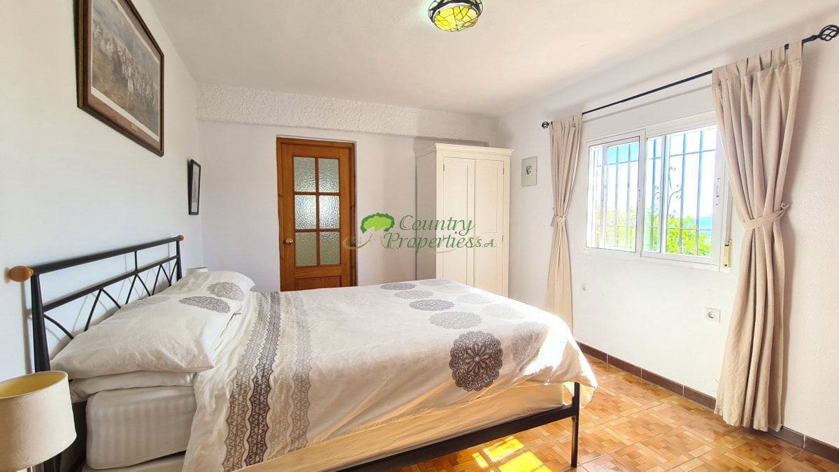 4 makuuhuone Maalaistalo myytävänä paikassa Canillas de Albaida mukana uima-altaan - 449 000 € (Ref: 10123521)