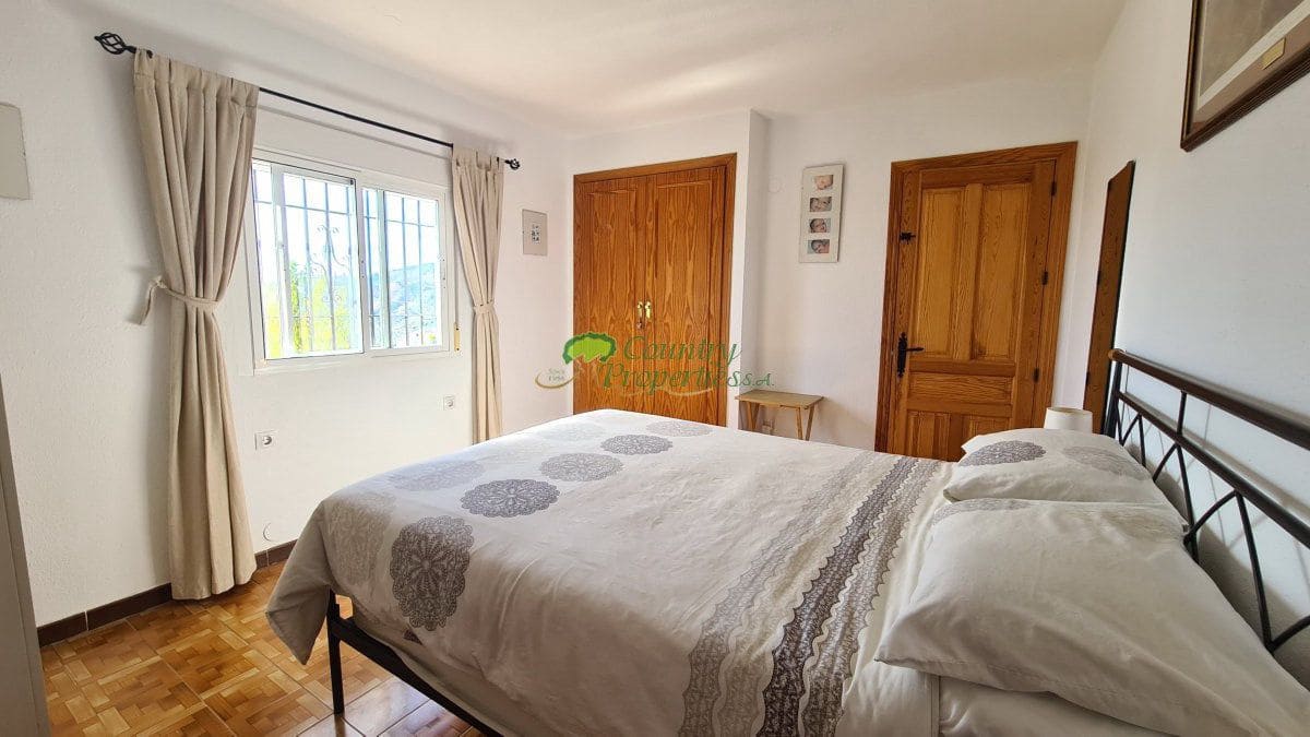 4 makuuhuone Maalaistalo myytävänä paikassa Canillas de Albaida mukana uima-altaan - 449 000 € (Ref: 10123521)