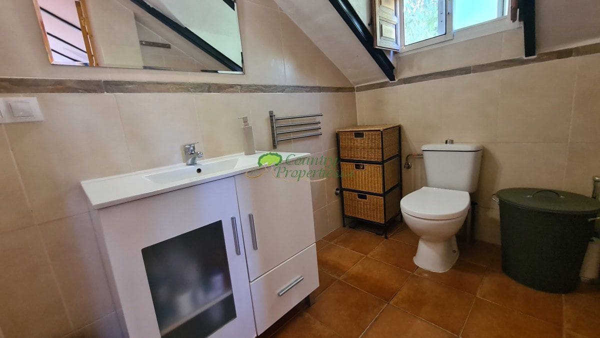 4 makuuhuone Maalaistalo myytävänä paikassa Canillas de Albaida mukana uima-altaan - 449 000 € (Ref: 10123521)