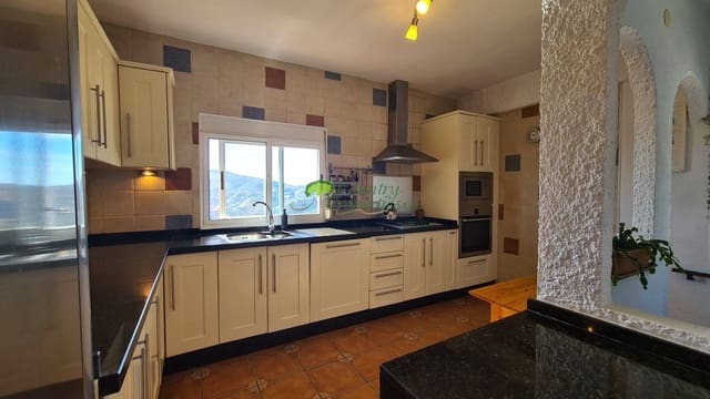 4 makuuhuone Maalaistalo myytävänä paikassa Canillas de Albaida mukana uima-altaan - 449 000 € (Ref: 10123521)