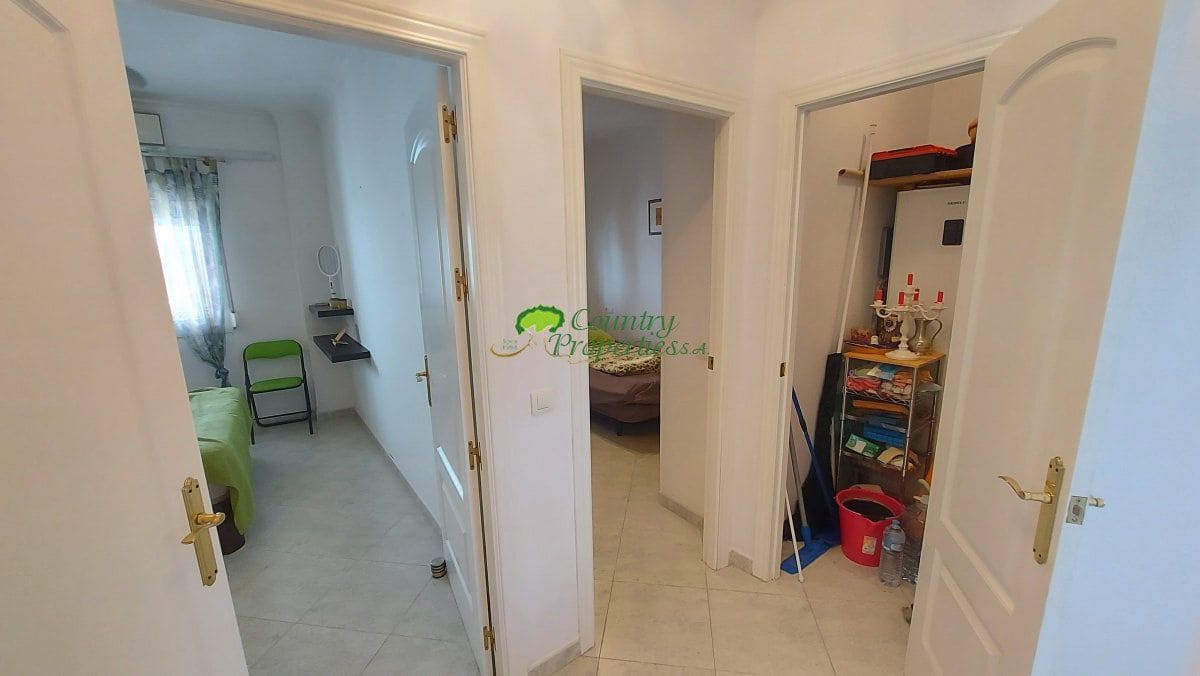 3 sypialnia Finka/Dom wiejski na sprzedaż w Torrox z basenem garażem - 429 000 € (Ref: 10146332)