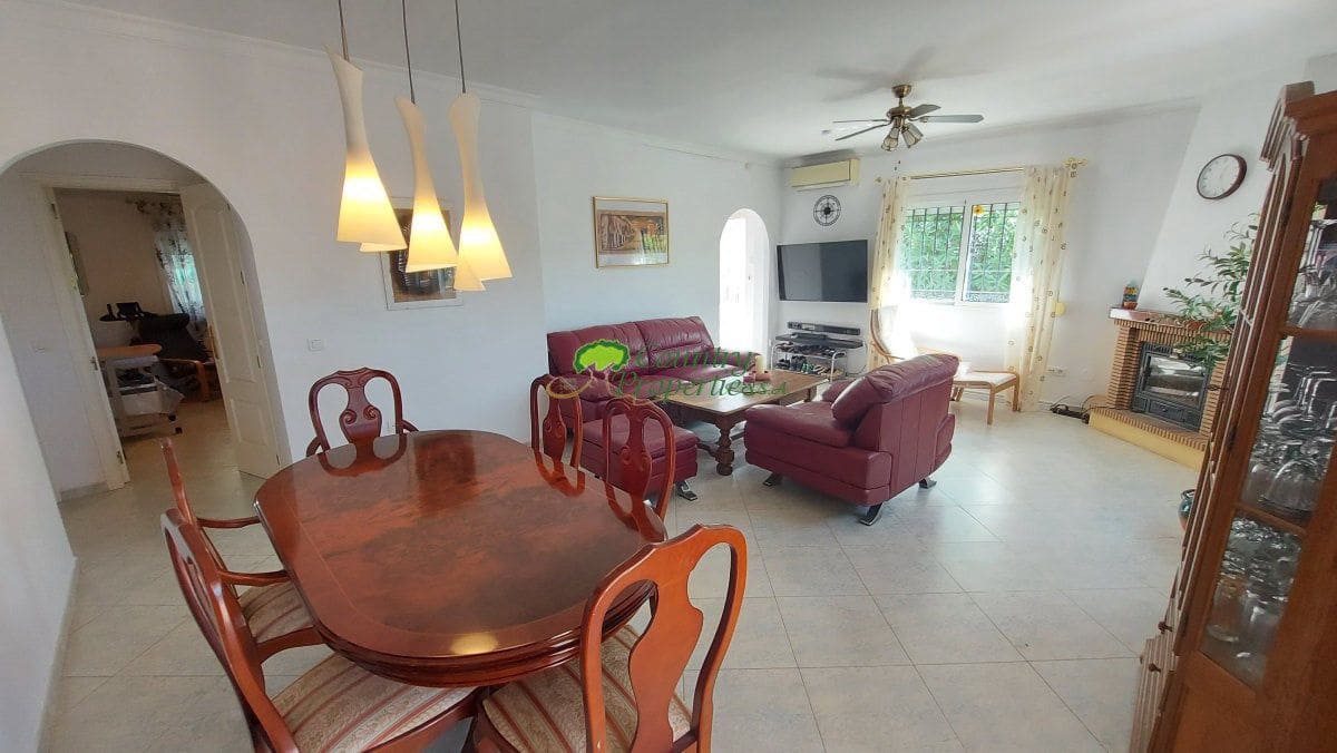 3 sypialnia Finka/Dom wiejski na sprzedaż w Torrox z basenem garażem - 429 000 € (Ref: 10146332)