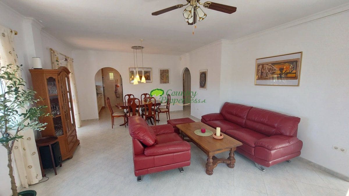 3 sypialnia Finka/Dom wiejski na sprzedaż w Torrox z basenem garażem - 429 000 € (Ref: 10146332)
