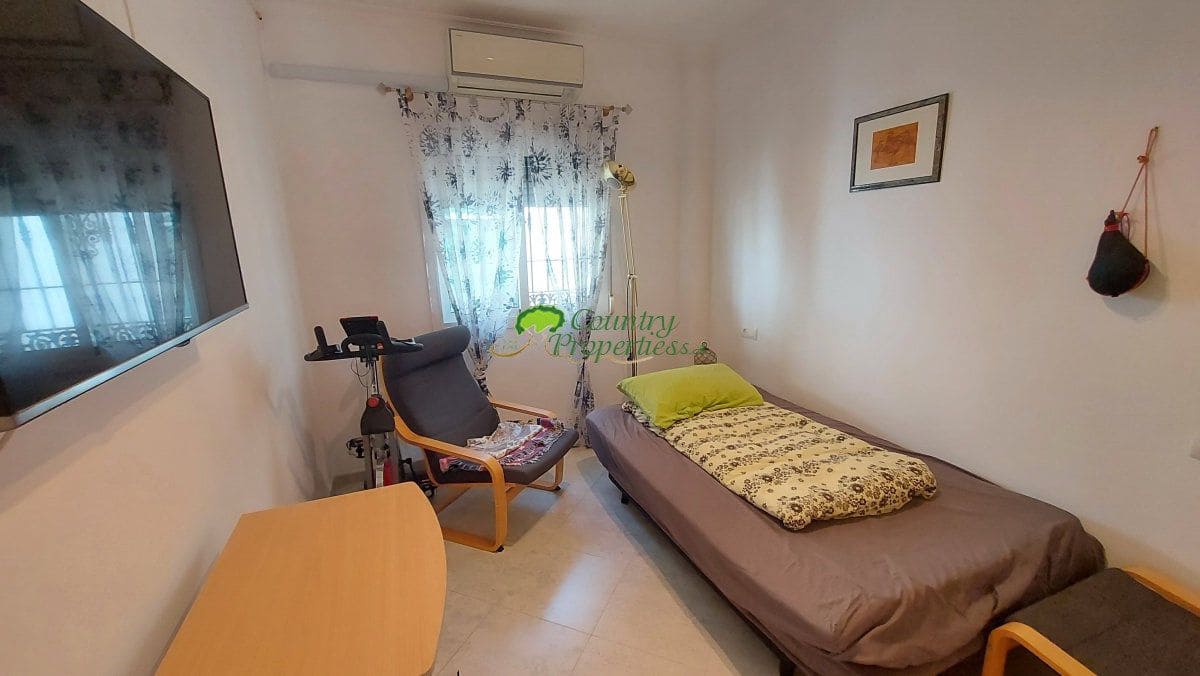 3 sypialnia Finka/Dom wiejski na sprzedaż w Torrox z basenem garażem - 429 000 € (Ref: 10146332)