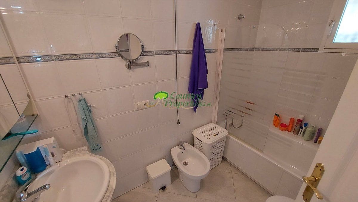 3 sypialnia Finka/Dom wiejski na sprzedaż w Torrox z basenem garażem - 429 000 € (Ref: 10146332)