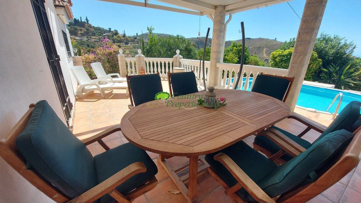3 sypialnia Finka/Dom wiejski na sprzedaż w Torrox z basenem garażem - 429 000 € (Ref: 10146332)