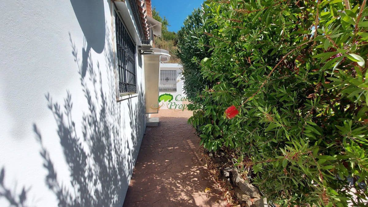 3 sypialnia Finka/Dom wiejski na sprzedaż w Torrox z basenem garażem - 429 000 € (Ref: 10146332)