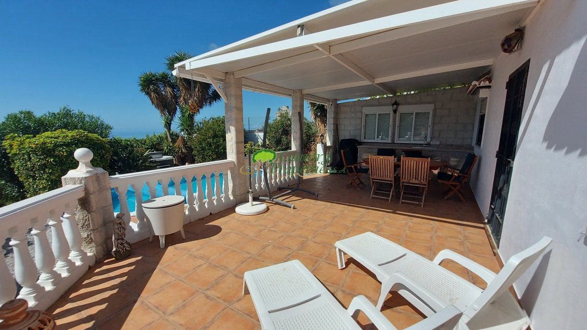 3 sypialnia Finka/Dom wiejski na sprzedaż w Torrox z basenem garażem - 429 000 € (Ref: 10146332)