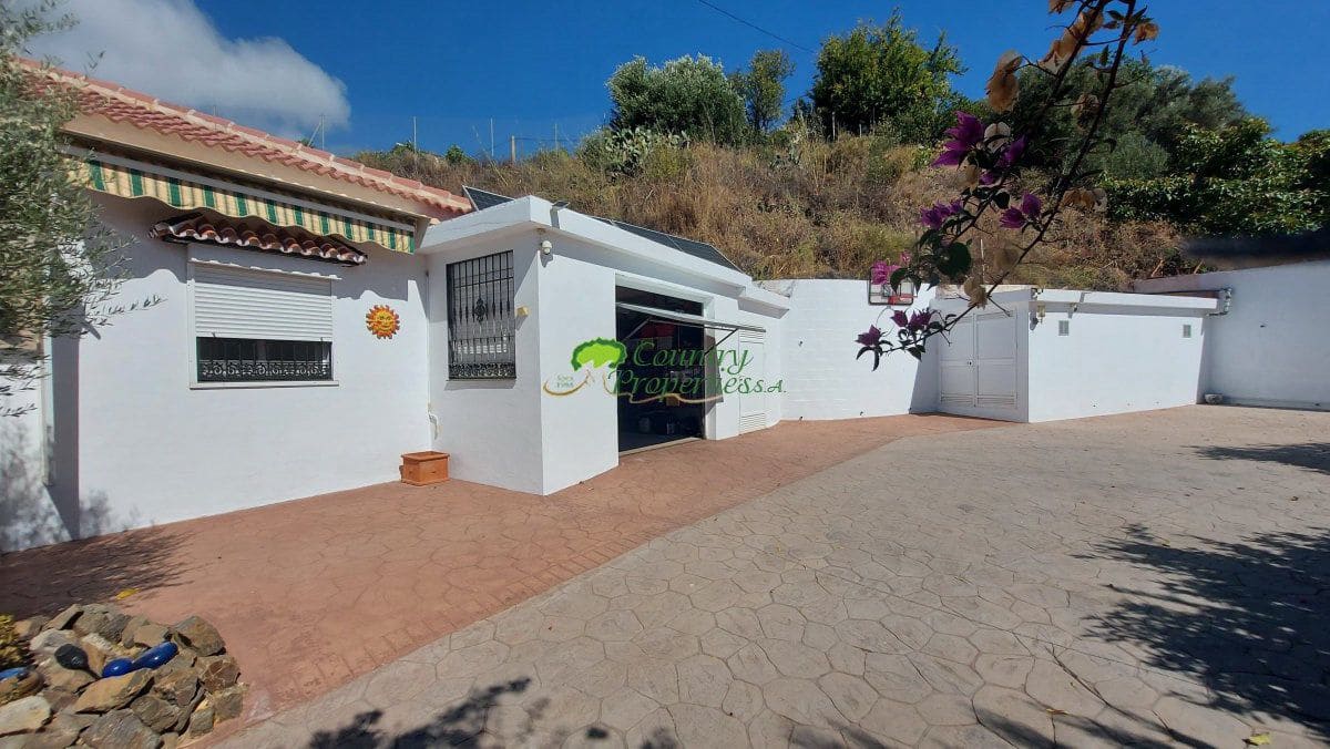 3 sypialnia Finka/Dom wiejski na sprzedaż w Torrox z basenem garażem - 429 000 € (Ref: 10146332)