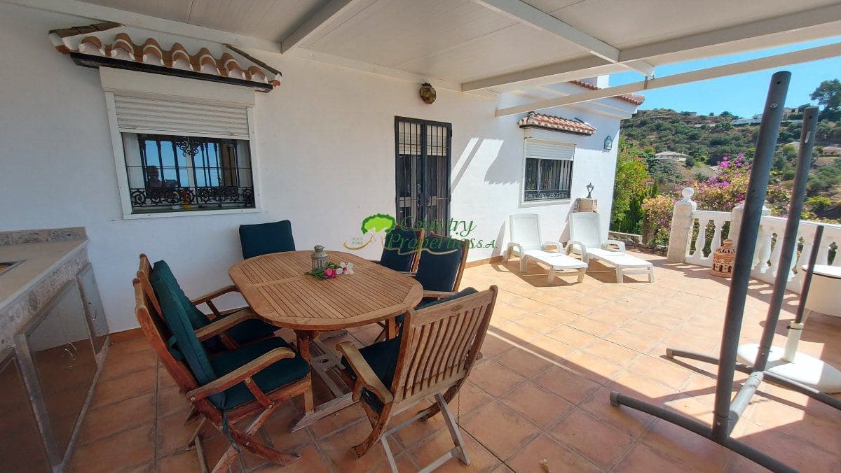 3 sypialnia Finka/Dom wiejski na sprzedaż w Torrox z basenem garażem - 429 000 € (Ref: 10146332)
