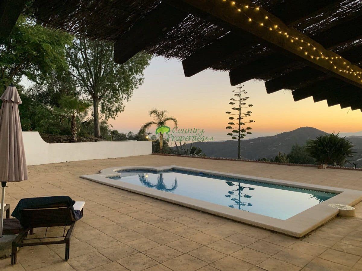 Finca/Casa Rural de 3 habitaciones en Cómpeta en venta con piscina - 595.000 € (Ref: 10157419)