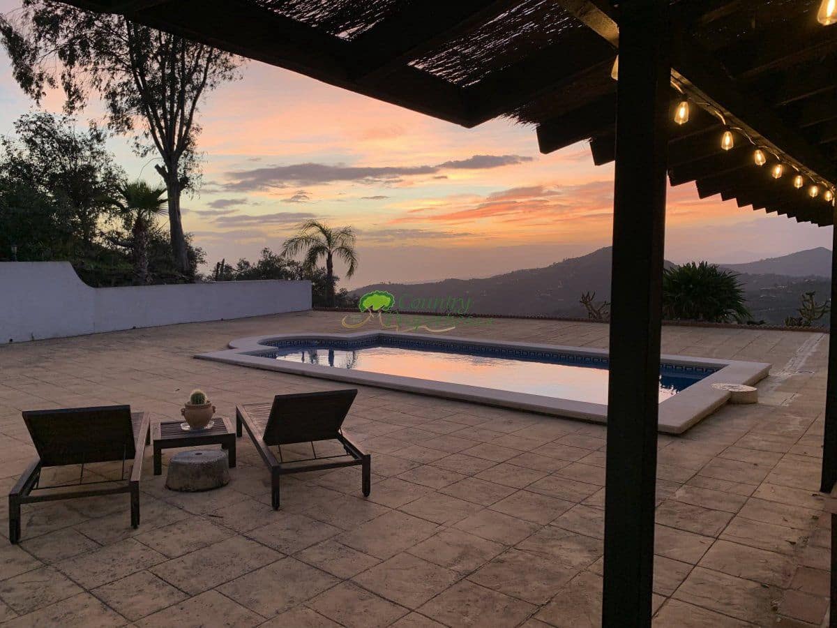 Finca/Casa Rural de 3 habitaciones en Cómpeta en venta con piscina - 595.000 € (Ref: 10157419)