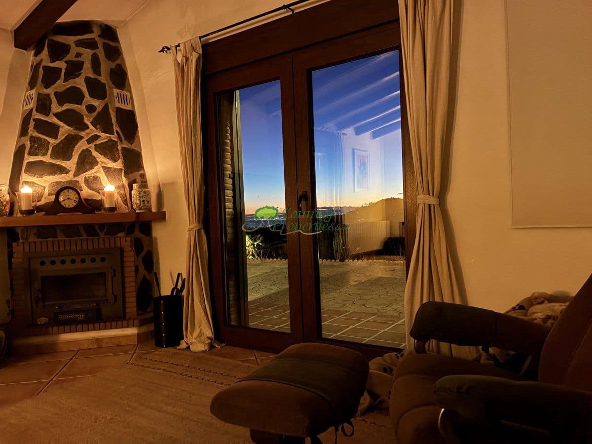 Finca/Casa Rural de 3 habitaciones en Cómpeta en venta con piscina - 595.000 € (Ref: 10157419)