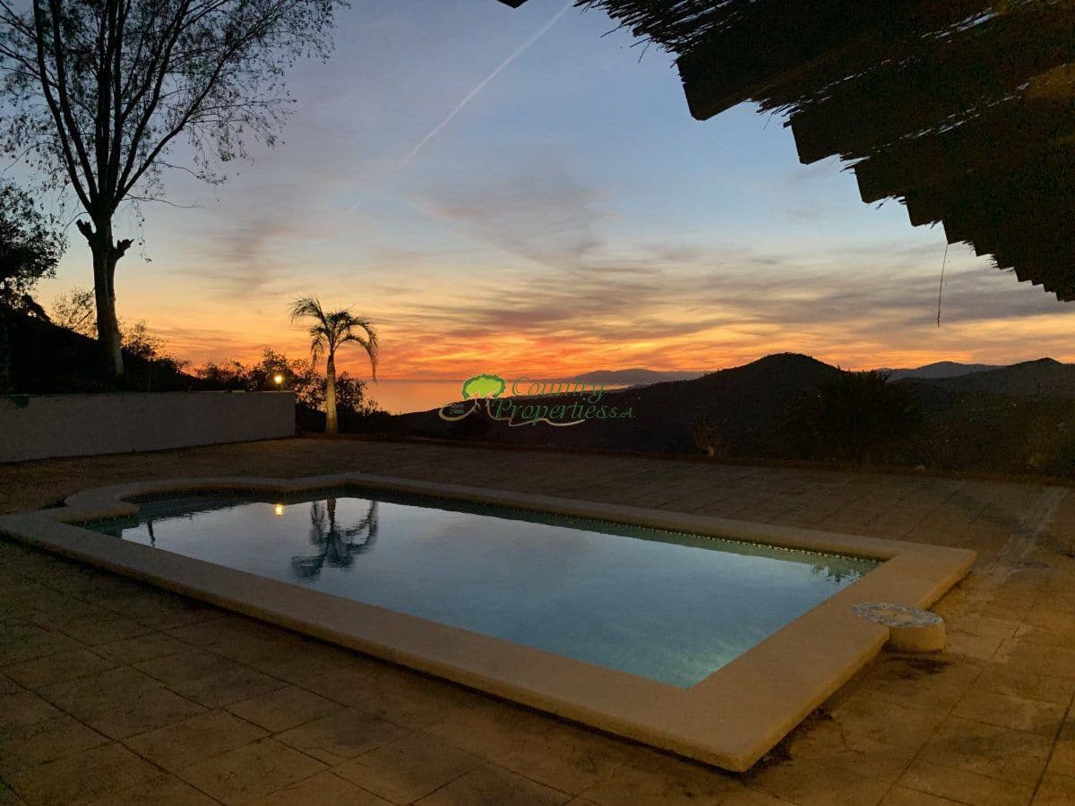 Finca/Casa Rural de 3 habitaciones en Cómpeta en venta con piscina - 595.000 € (Ref: 10157419)