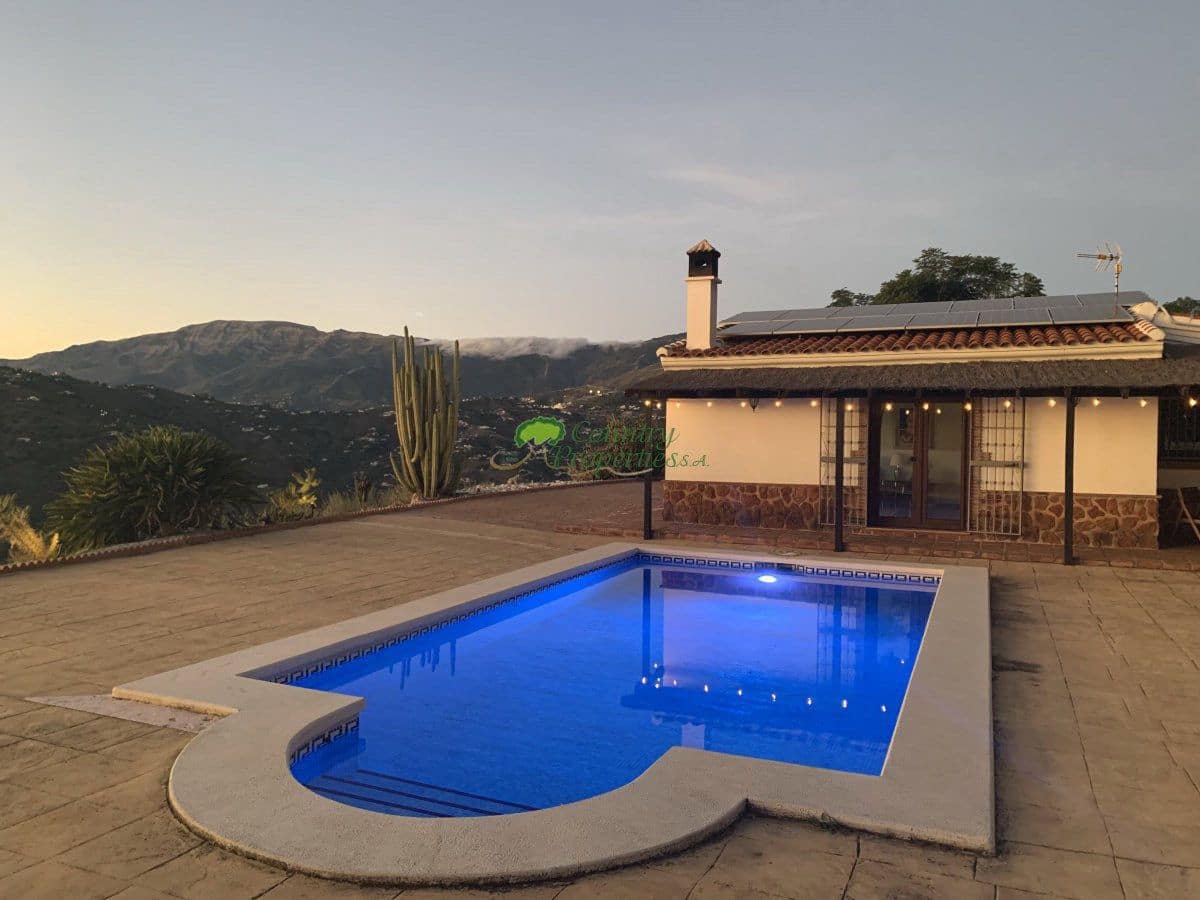 Finca/Casa Rural de 3 habitaciones en Cómpeta en venta con piscina - 595.000 € (Ref: 10157419)