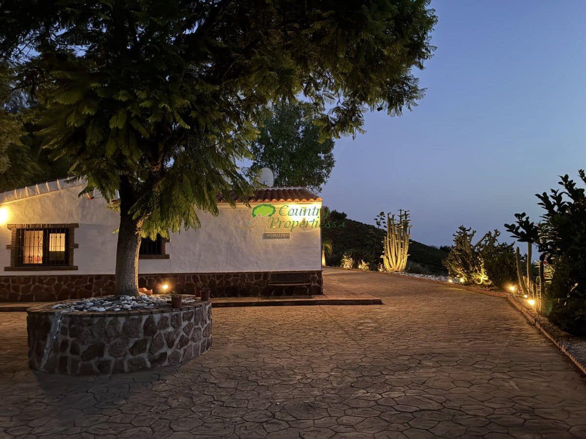 Finca/Casa Rural de 3 habitaciones en Cómpeta en venta con piscina - 595.000 € (Ref: 10157419)