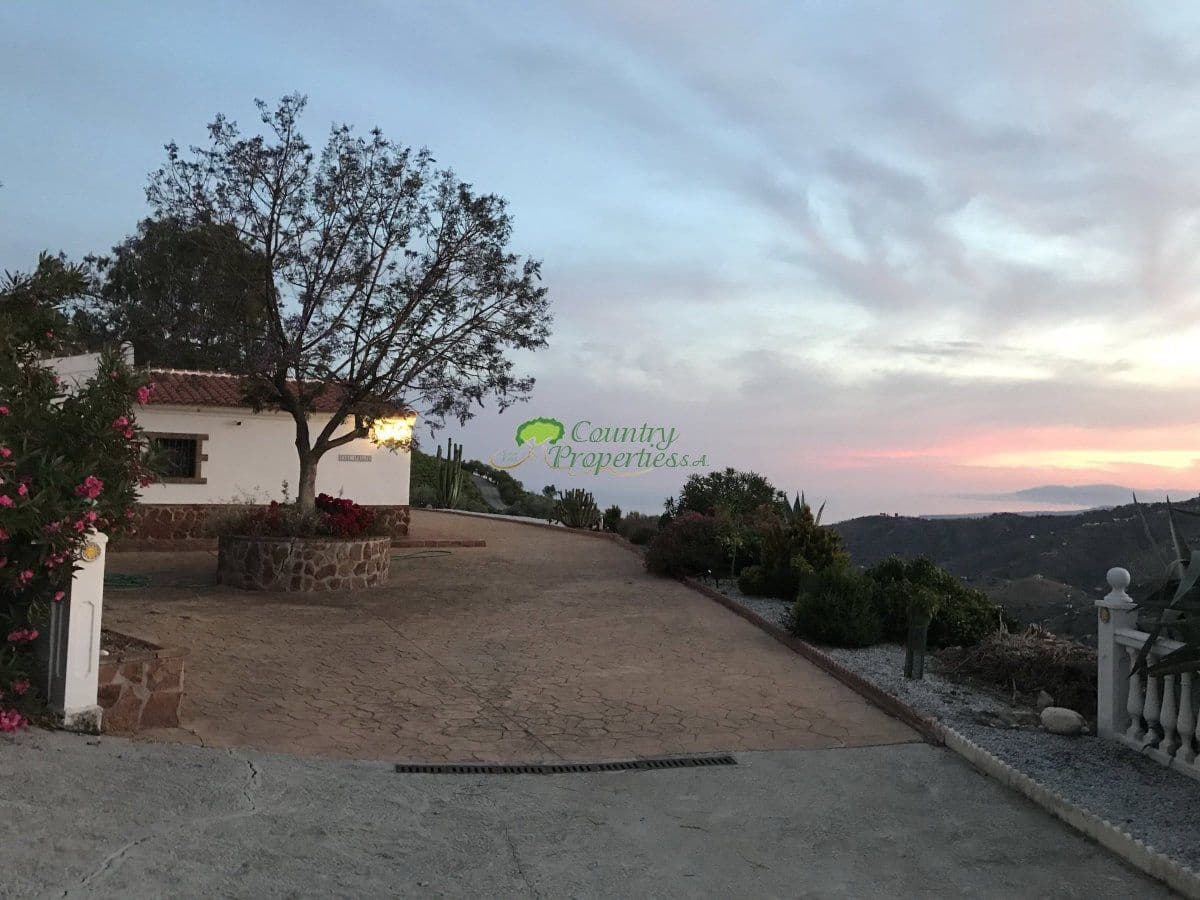 Finca/Casa Rural de 3 habitaciones en Cómpeta en venta con piscina - 595.000 € (Ref: 10157419)