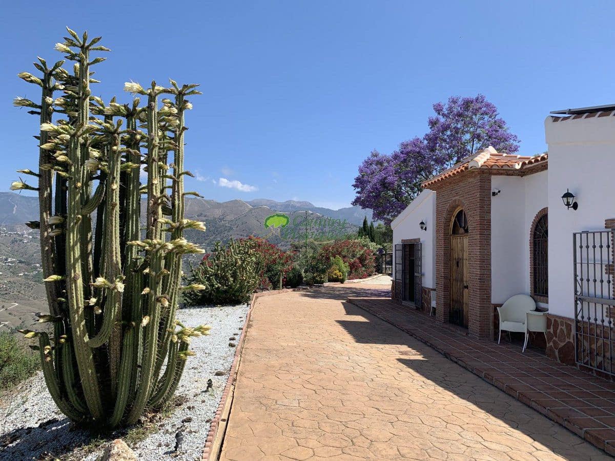 Finca/Casa Rural de 3 habitaciones en Cómpeta en venta con piscina - 595.000 € (Ref: 10157419)