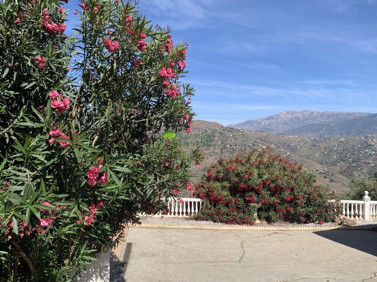 Finca/Casa Rural de 3 habitaciones en Cómpeta en venta con piscina - 595.000 € (Ref: 10157419)