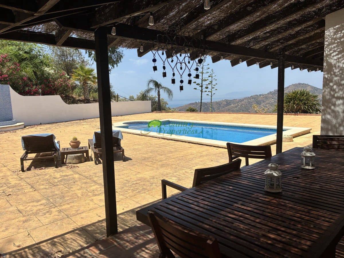 Finca/Casa Rural de 3 habitaciones en Cómpeta en venta con piscina - 595.000 € (Ref: 10157419)