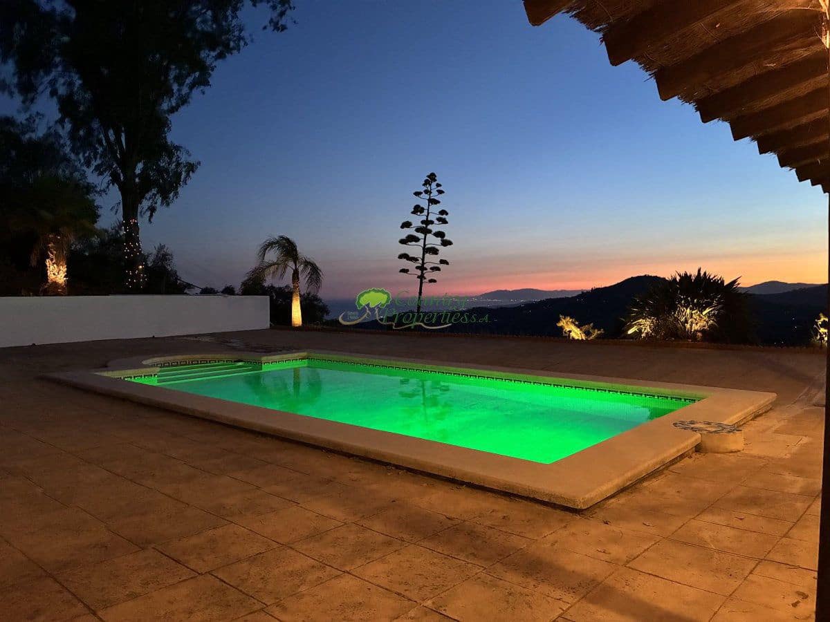 Finca/Casa Rural de 3 habitaciones en Cómpeta en venta con piscina - 595.000 € (Ref: 10157419)