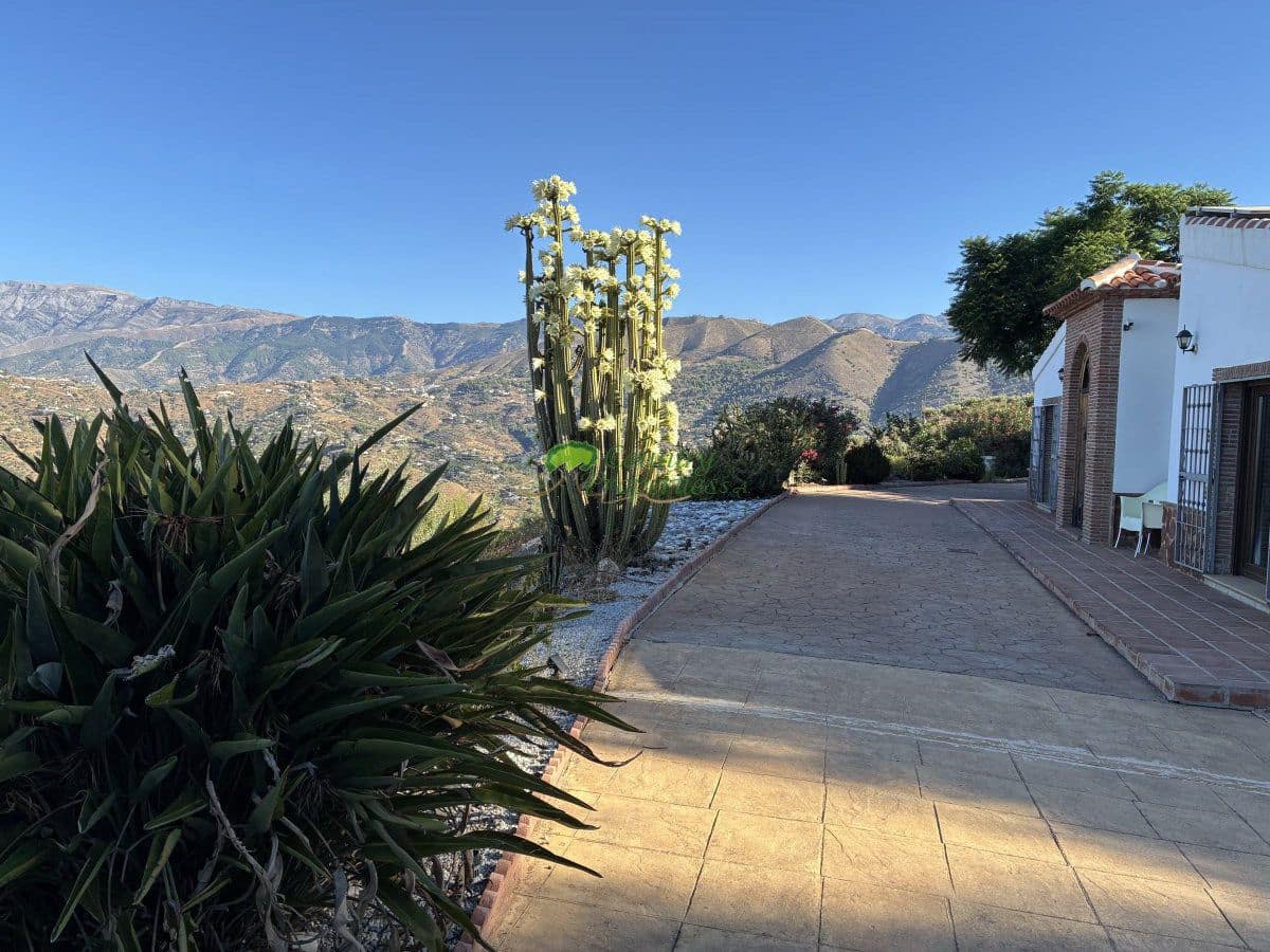 Finca/Casa Rural de 3 habitaciones en Cómpeta en venta con piscina - 595.000 € (Ref: 10157419)
