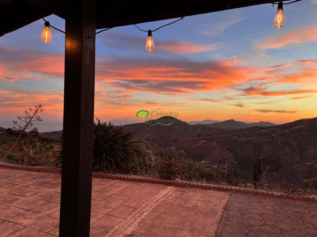 Finca/Casa Rural de 3 habitaciones en Cómpeta en venta con piscina - 595.000 € (Ref: 10157419)