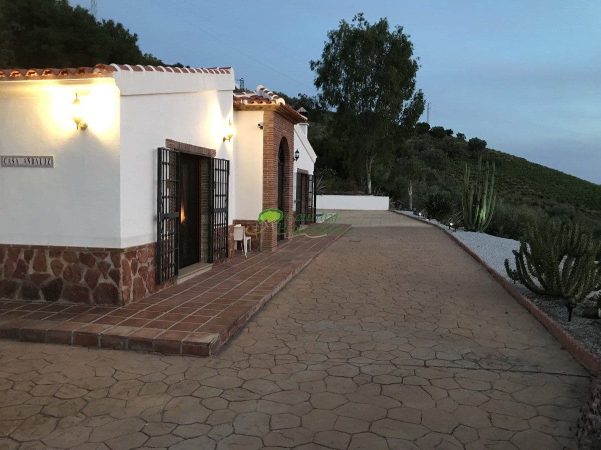 Finca/Casa Rural de 3 habitaciones en Cómpeta en venta con piscina - 595.000 € (Ref: 10157419)