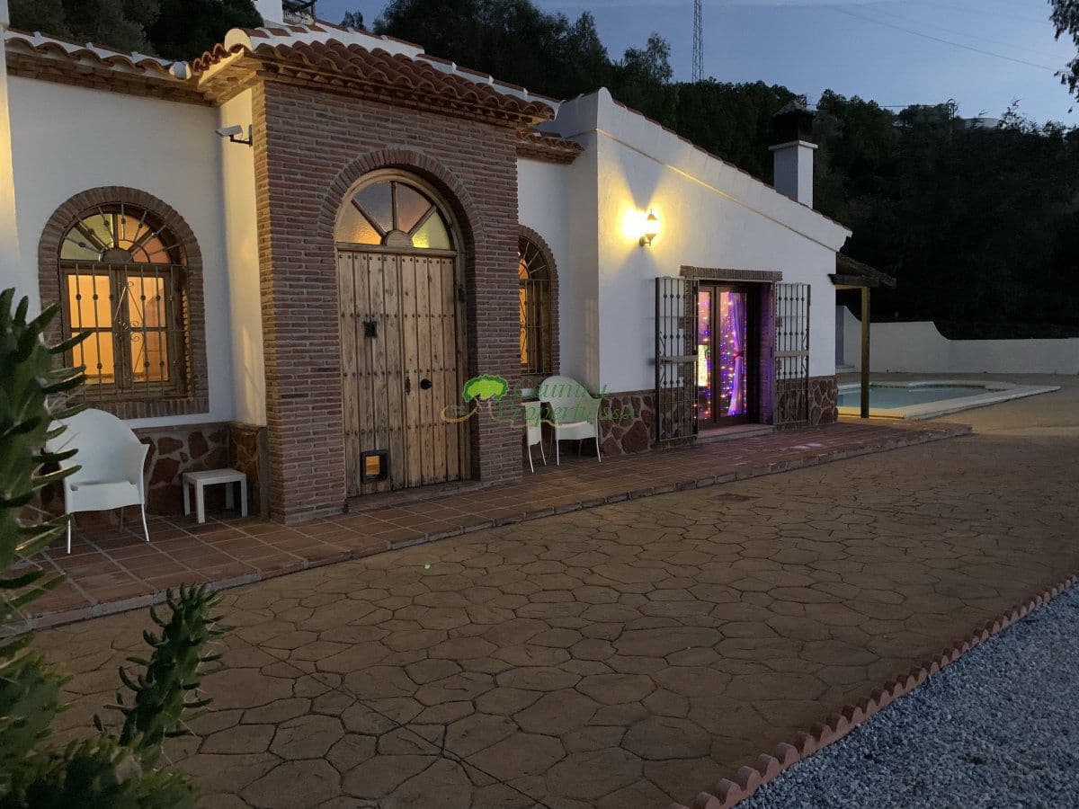 Finca/Casa Rural de 3 habitaciones en Cómpeta en venta con piscina - 595.000 € (Ref: 10157419)