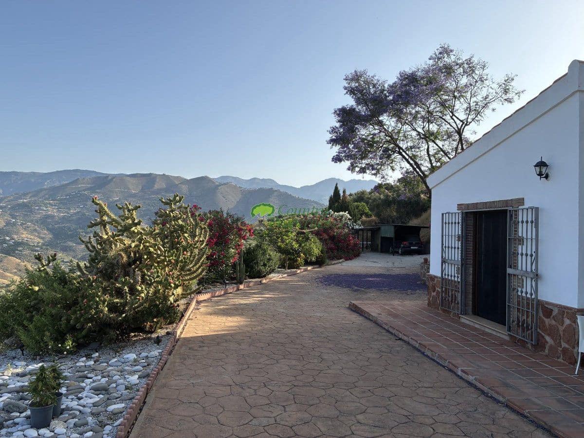 Finca/Casa Rural de 3 habitaciones en Cómpeta en venta con piscina - 595.000 € (Ref: 10157419)