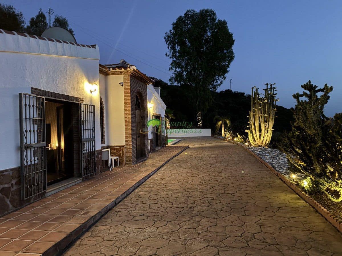 Finca/Casa Rural de 3 habitaciones en Cómpeta en venta con piscina - 595.000 € (Ref: 10157419)