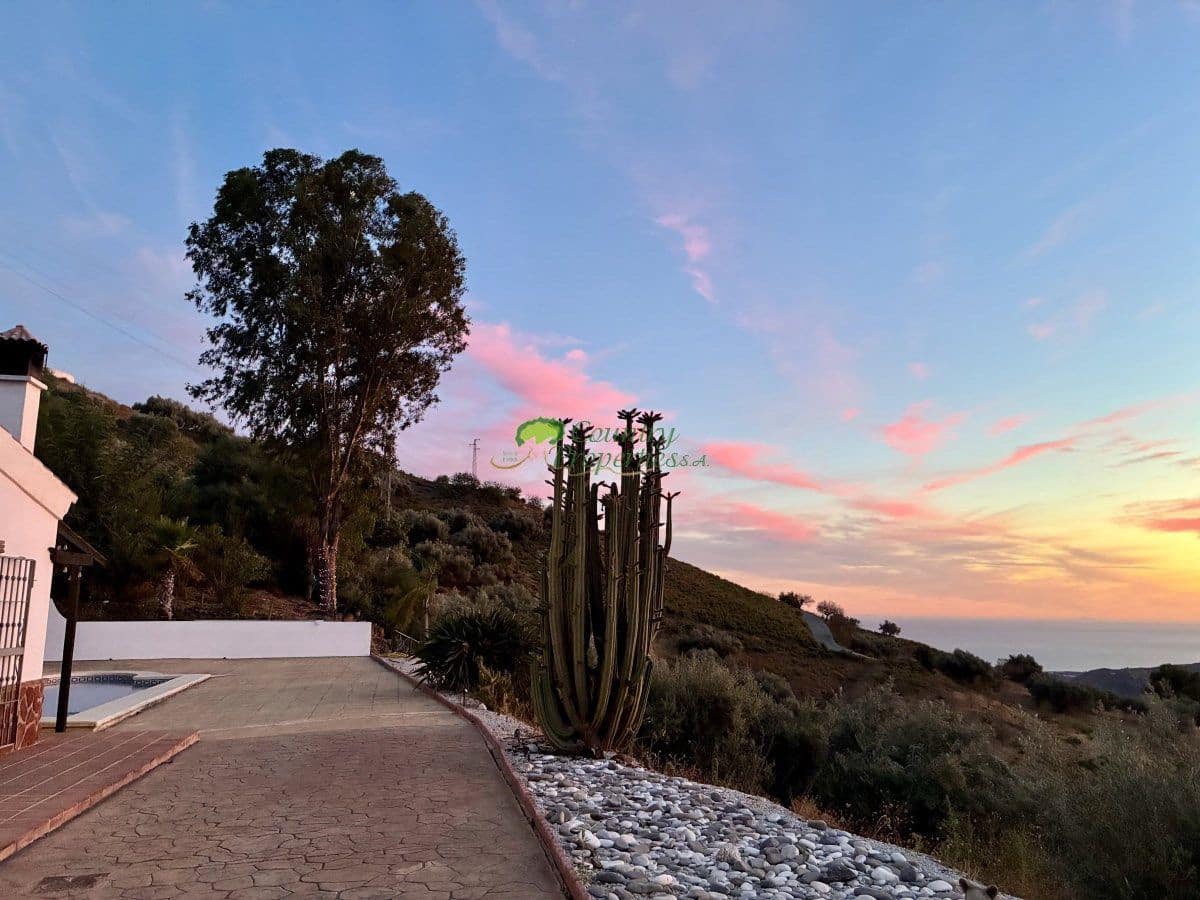 Finca/Casa Rural de 3 habitaciones en Cómpeta en venta con piscina - 595.000 € (Ref: 10157419)