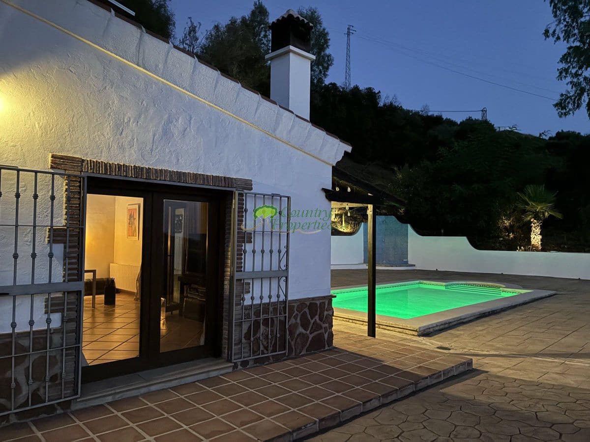 Finca/Casa Rural de 3 habitaciones en Cómpeta en venta con piscina - 595.000 € (Ref: 10157419)