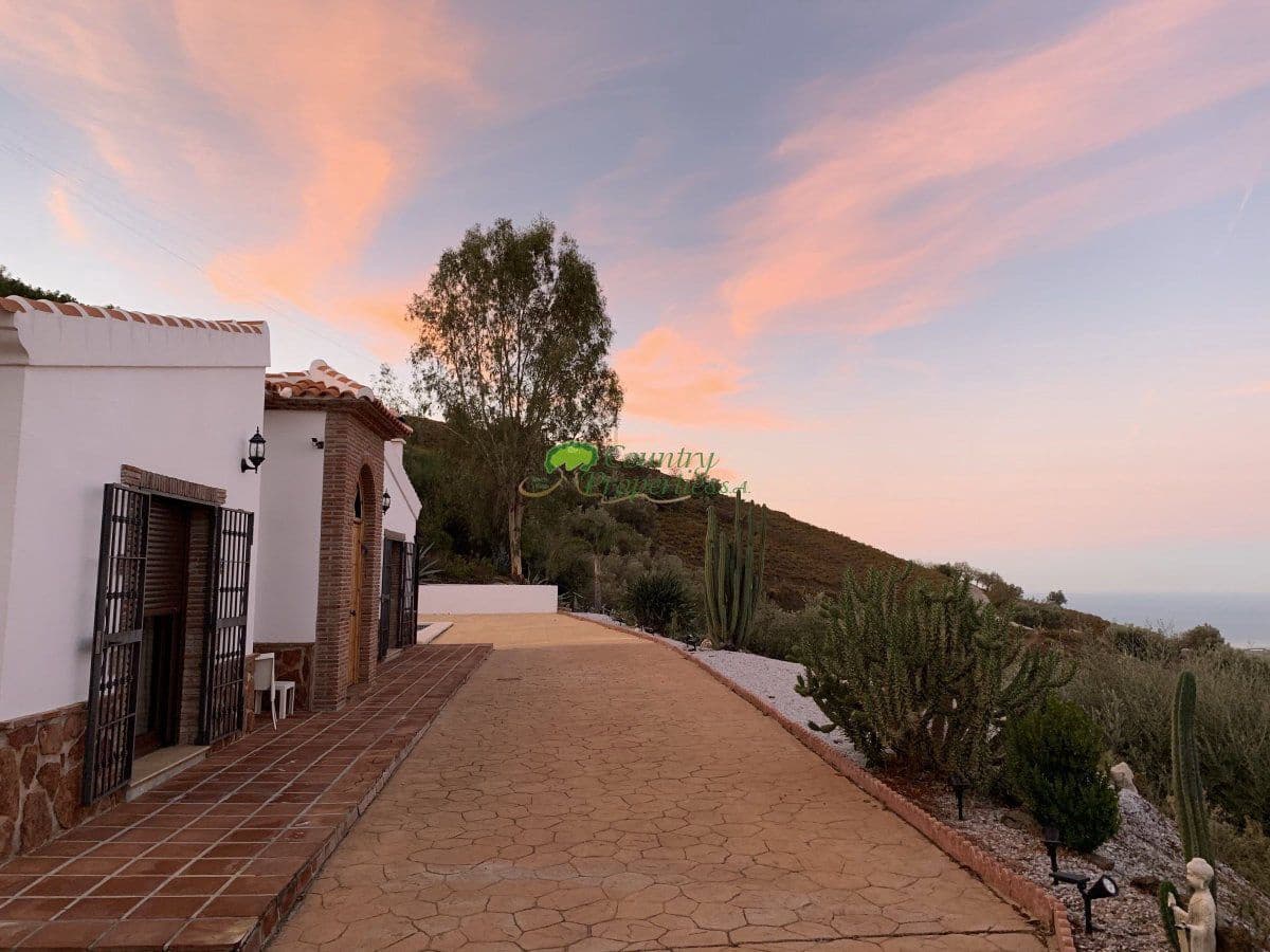 Finca/Casa Rural de 3 habitaciones en Cómpeta en venta con piscina - 595.000 € (Ref: 10157419)