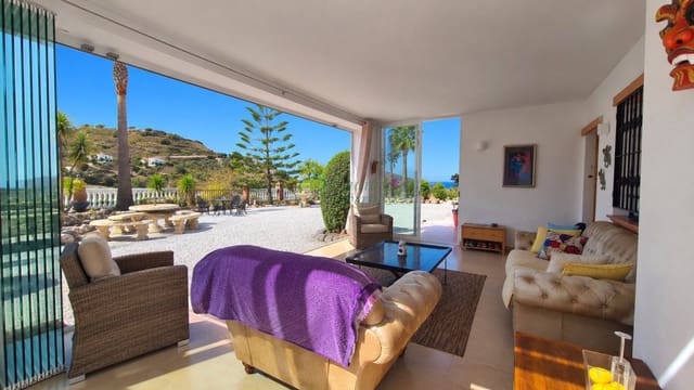 Finca/Casa Rural de 5 habitaciones en Cómpeta en venta con piscina garaje - 790.000 € (Ref: 10159123)