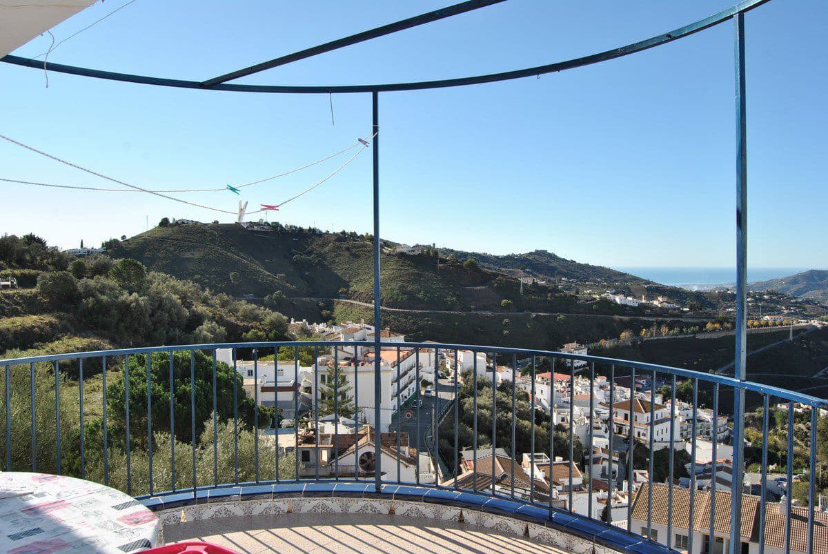 3 bedroom Townhouse for sale in Competa with garage - € 395,000 (Ref: 5220456)