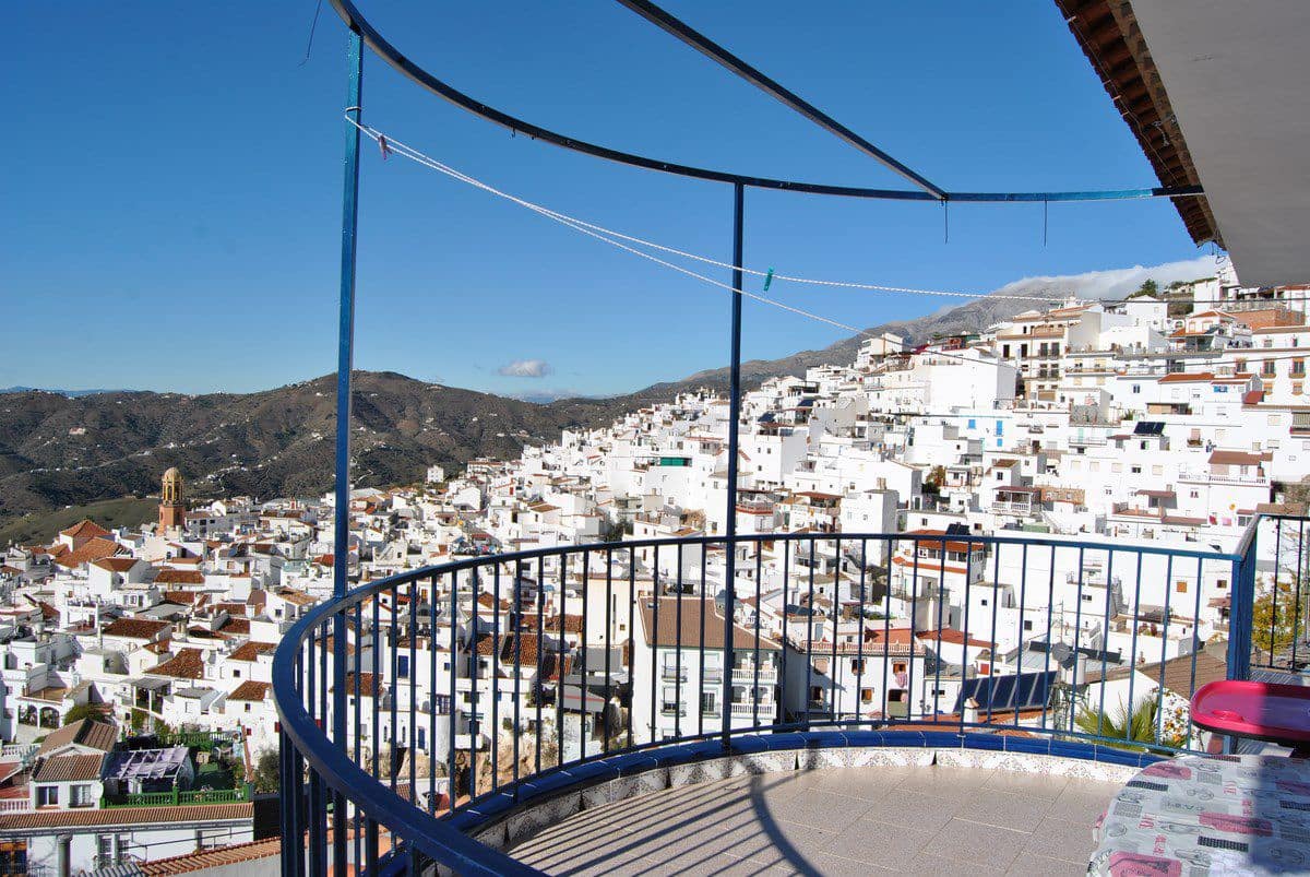 3 bedroom Townhouse for sale in Competa with garage - € 395,000 (Ref: 5220456)
